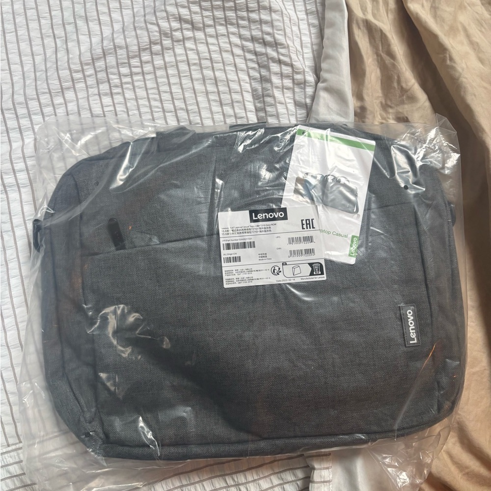 Lenovo Gray Professional Laptop Bag with Sleek Design - Picture 2 of 4